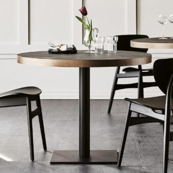 Distinguished Cattelan Italia Ribot Keramik table with Marmi Alabastro ceramic top and black embossed lacquered steel base in matte finish