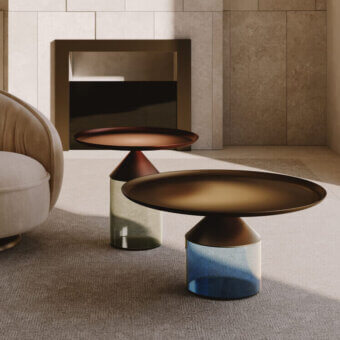 Distinguished VENICEM Equilibre coffee table with delabré brass tabletop and blue blown glass base exhibiting a gradient finish