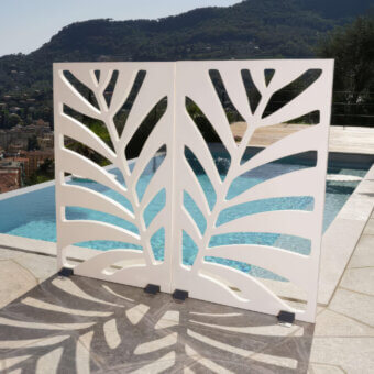 Exceptional Serralunga Kentia Panel Divider crafted in matte white recyclable LLDPE mimicking tropical leaf fronds for airy privacy