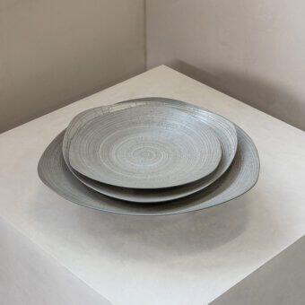 Exclusive Rina Menardi Triangolo centerpiece, a handcrafted Italian arrangement in muted gray with radiating lines and matte finish