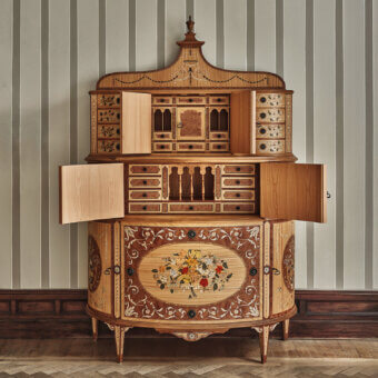 5765 Secretaire Maggiolini Style