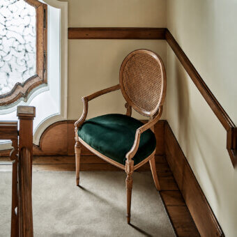 9022 Armchair