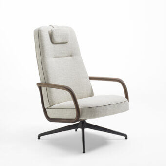 Exclusive Porada Cuna Lounge Chair with wooden shell, light‑beige upholstery, medium‑brown arms, matte‑black metal swivel base