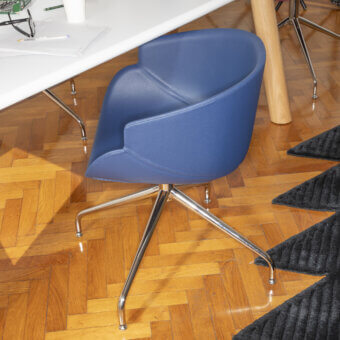 B-Line Bix Swivelling Armchair